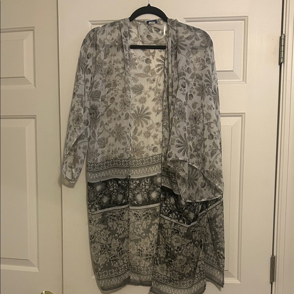 Apt. 9 Sweaters - Apt. 9 Gray and Black Floral Kimono